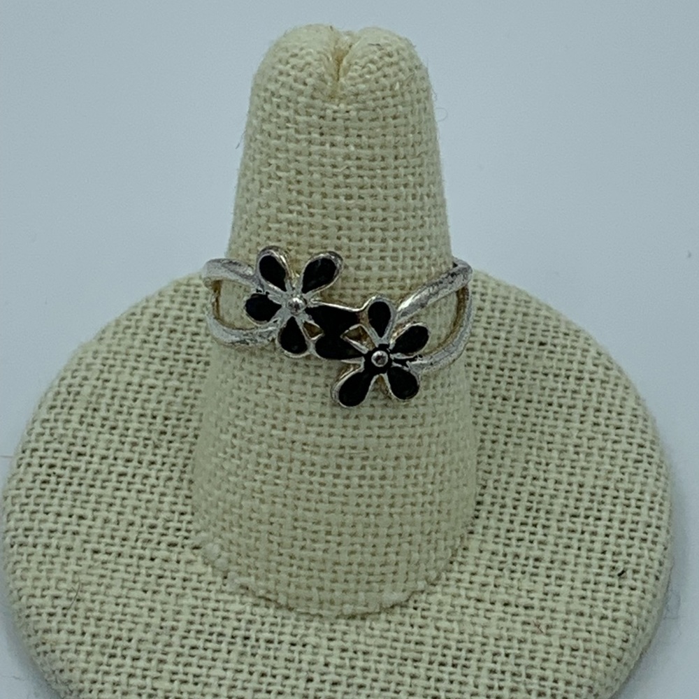 Black Flower Ring